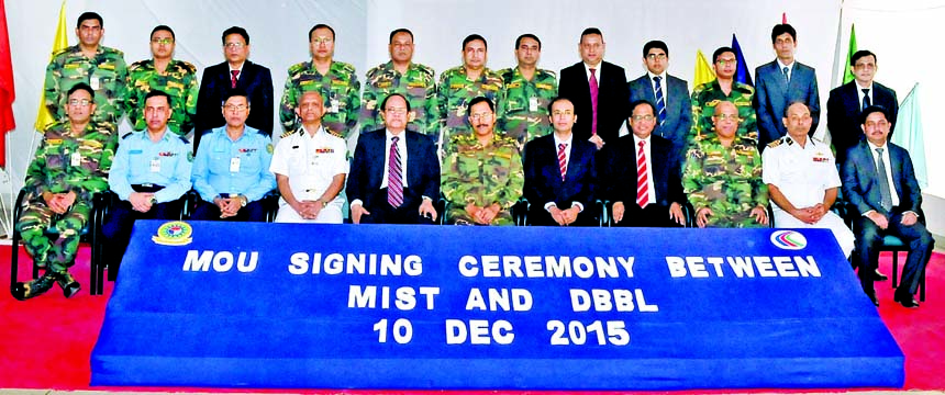 Colonel Gazi Md Ahsanuzzaman, Director Administration of Military Institute of Science and Technology and Abul Kashem Md Shirin, Deputy Managing Director of Dutch-Bangla Bank Ltd sign an agreement for e- Payment of student fees through DBBL Nexus Gateway