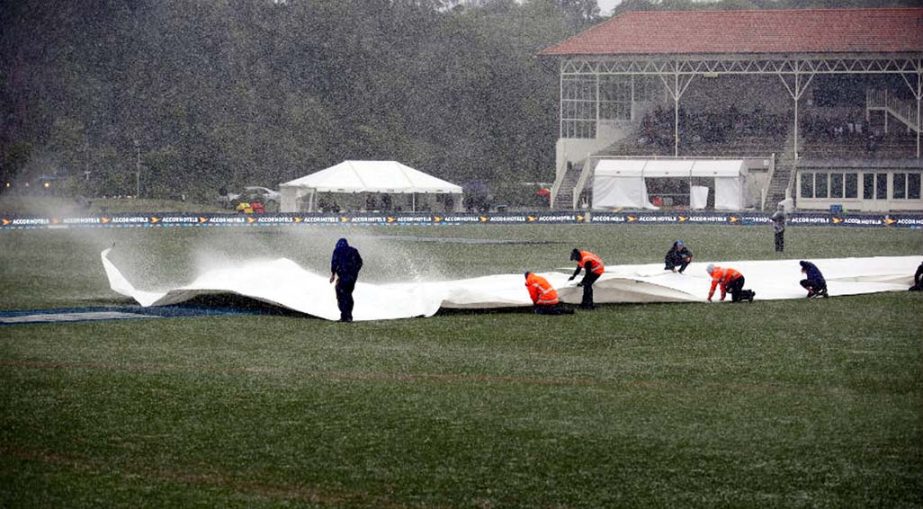 A hail storm caused a premature end to the fourth day of 1st Test between New Zealand and Sri Lanka, at Dunedin on Sunday.