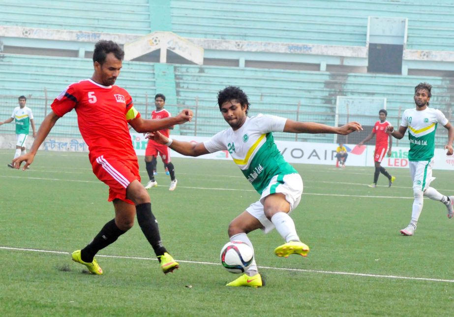 An action from the Minister Fridge Bangladesh Championship League match between Arambagh Krira Sangha and Agrani Bank S & C Limited at the Bir Shreshtha Shaheed Sepoy Mohammad Mostafa Kamal Stadium in Kamalapur on Sunday.