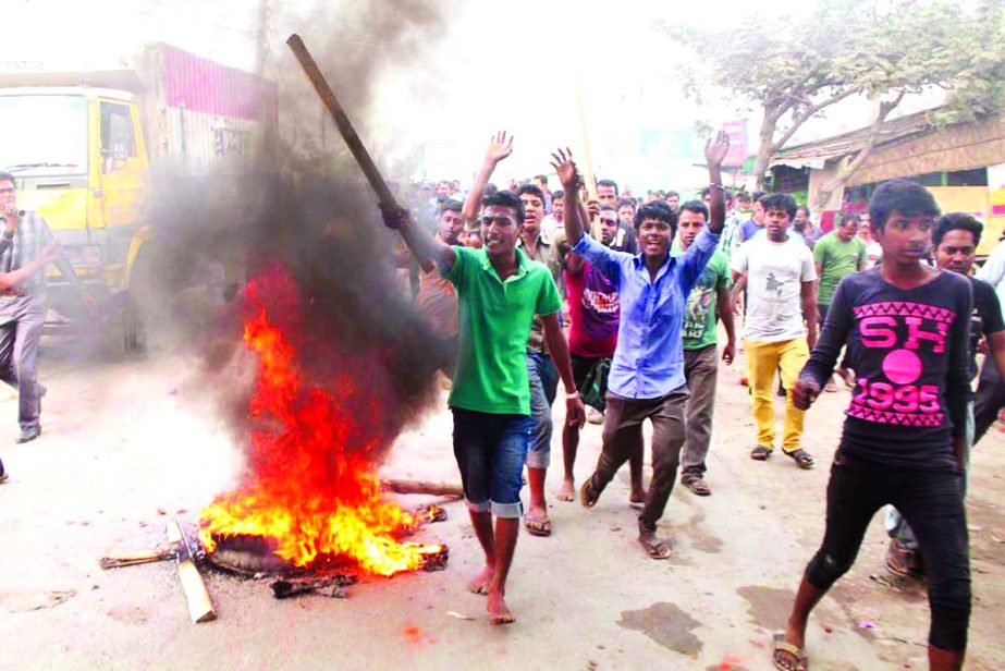 Workers blocked the road at Fatullah's Panchabati area and locked in clashes with police following the withdrawal of CNG run auto-rickshaw from Narayanganj on Monday.