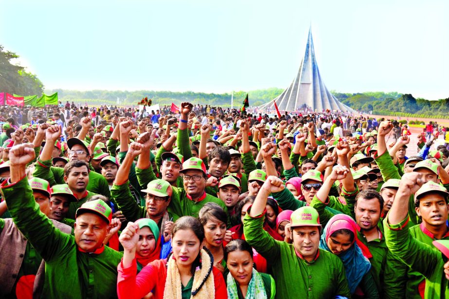 Thousands of people of all strata of life thronged the Savar Mausoleum on the occasion of Victory Day on Wednesday.