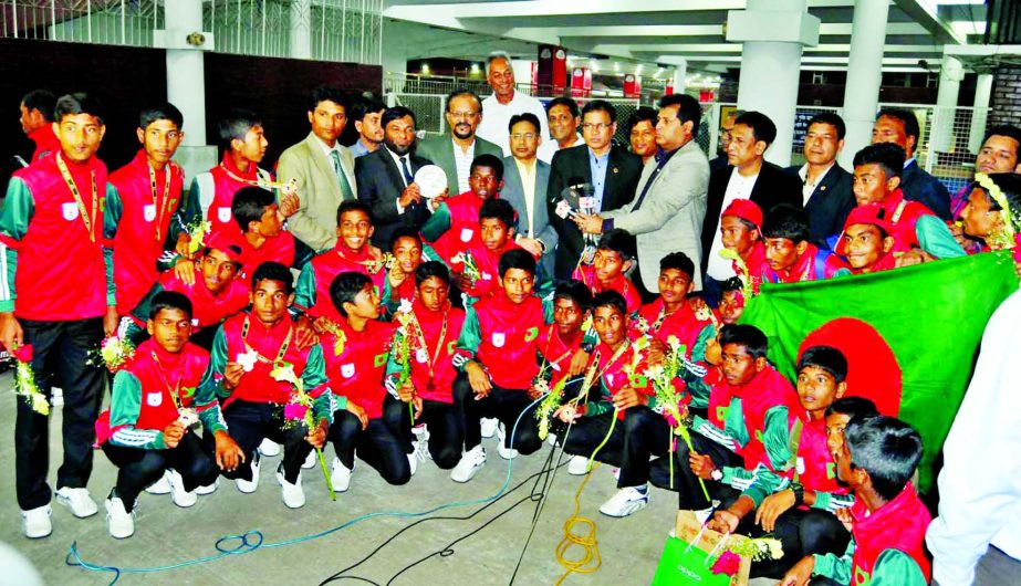 The officials of Bangladesh Football Federation (BFF) receiving the Bangladesh Under-12 Football team and Bangladesh Under-13 Football team at the Hazrat Shahjalal International Airport on Sunday.