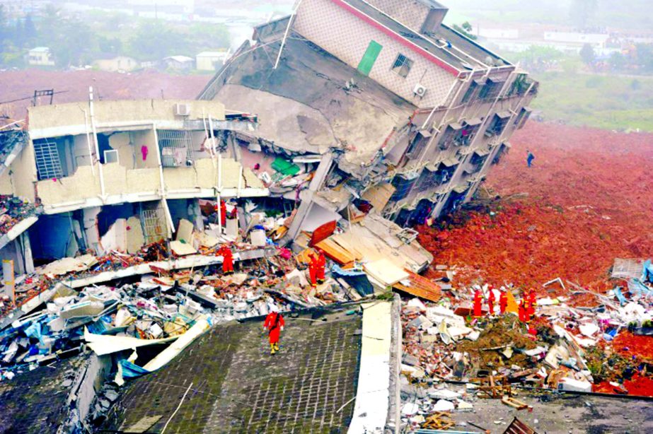 Rescuers look for survivors after a landslide hit an industrial park in Shenzhen, South China's Guangdong province.