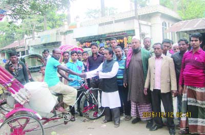 SYLHET: Faruk Ahmed, mayor candidate from Zakiganj Upazila greeting a voter during his election campaign on Monday.