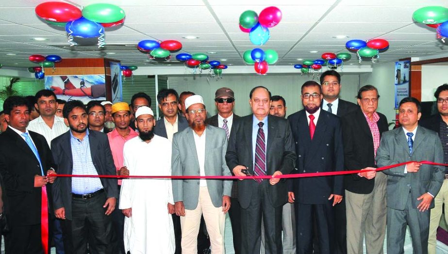 KS Tabrez, Managing Director of Dutch-Bangla Bank Ltd, inaugurating its 155th branch at Panthopath on Tuesday.