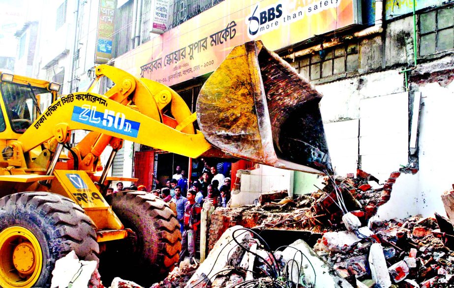 Dhaka South City Corporation continues to evict illegal structures in city's Gulistan area. This photo was taken from near Fulbaria Sundarban Square Super Market on Tuesday.