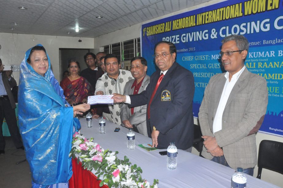 WIM Rani Hamid of Golden Sporting Club, the unbeaten champion of the 1st Shamsher Ali Memorial Women's FIDE Rating Chess Tournament receiving the award from Ashoke Kumar Biswas, the Secretary of the National Sports Council and Joint Secretary of Banglade