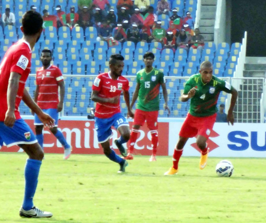 A moment of the 11th SAFF Suzuki Cup football tournament between Bangladesh and Maldives at the Trivandrum Stadium in Kerala, India on Saturday.