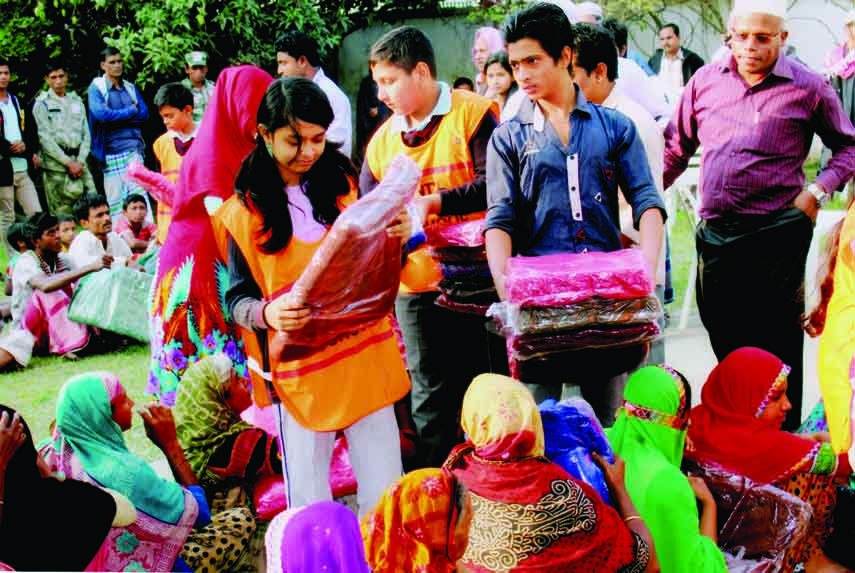 International Turkish Hope School, Uttara Junior and Pre-school organized a blanket distribution ceremony for the disadvantaged people in the capital on Wednesday.