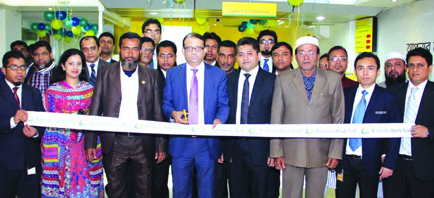 Ali Reza Iftekhar, Managing Director of Eastern Bank Limited inaugurating the 80th branch at Bhulta Bus stand of Rupganj near Dhaka on Tuesday. Nazeem Anwar Choudhury, Head of Consumer Banking of EBL was present.