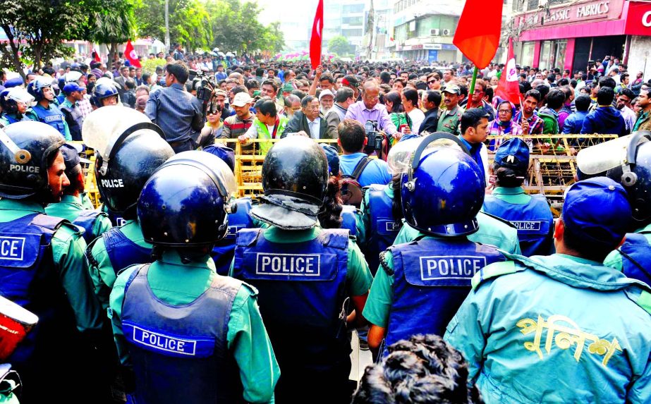 Protesters of various pro-liberation socio-cultural organisations on Tuesday were intercepted by police while they tried to march towards Begum Khaleda Zia's Gulshan residence in city for her comment on martyrdom during Liberation War in 1971.
