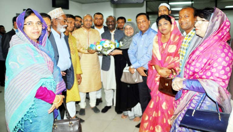 CCC Mayor A JM Nasir Uddin is being greeted by panel mayor Jobaida Nargis Khan at Chittgaong Air Port on Saturday.