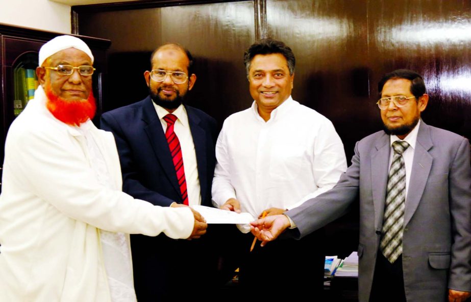 Anisul Haque, Mayor of Dhaka North City Corporation receiving the cheque of Tk12.5 lac for setting CCTV at Gulshan-Banani residential area of Dhaka city at the city corporation office on Sunday. Md Habibur Rahman, Managing Director of the bank was presen