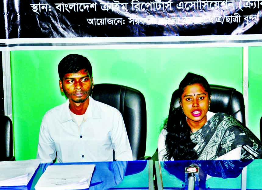 Suvra Mahmud, a second year student of Government Bangla College, speaking at a press conference at DRU auditorium demanding punishment to BCL President of the College for harassing and assaulting her on Sunday.