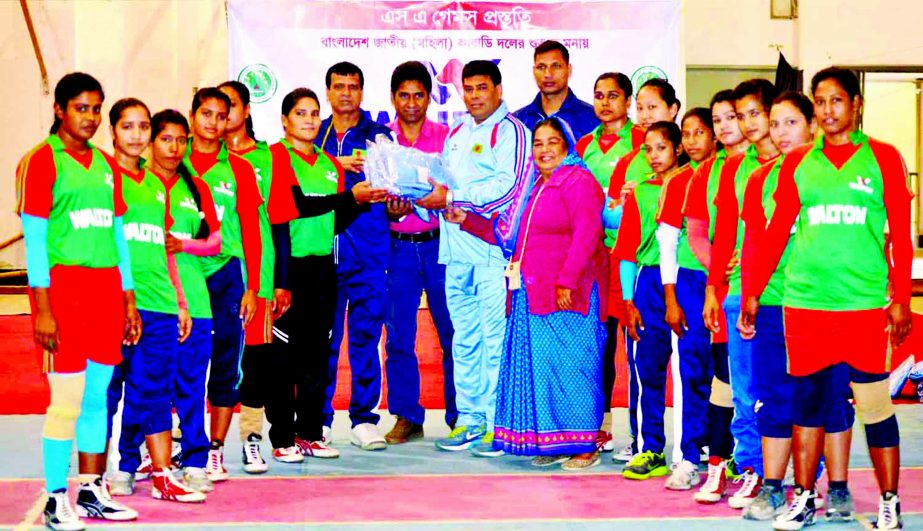 First Senior Additional Director of Walton FM Iqbal Bin Anwar Dawn handing over the jerseys and tracksuits to the members of the Bangladesh National Women's Kabaddi team at the Sultana Kamal Women's Sports Complex in Dhanmondi on Wednesday.