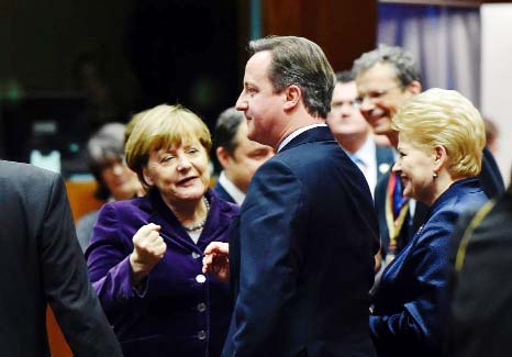 David Cameron and German Chancellor Angela Merkel (L) at the final EU summit of the year in Brussels.
