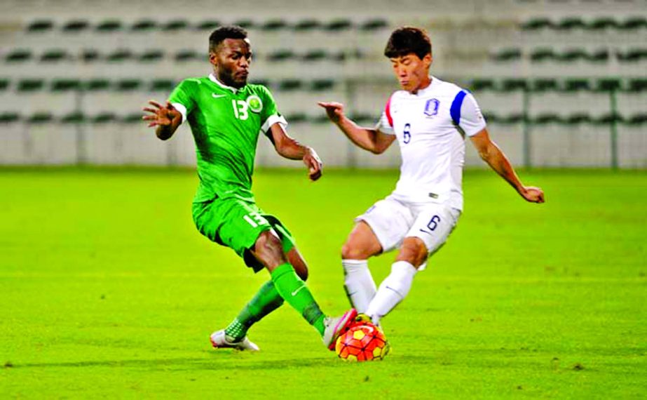 Majed Alnajrani of Saudi Arabia (left) fights for the ball with Sim Sangmin of South Korea during a friendly match in Dubai on Thursday.