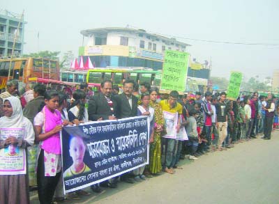 JHENAIDAH: Kaliganj villagers formed a human chain at Kaliganj Main Bus Stand demanding arrest of killers of child Saurav Das on Wednesday.