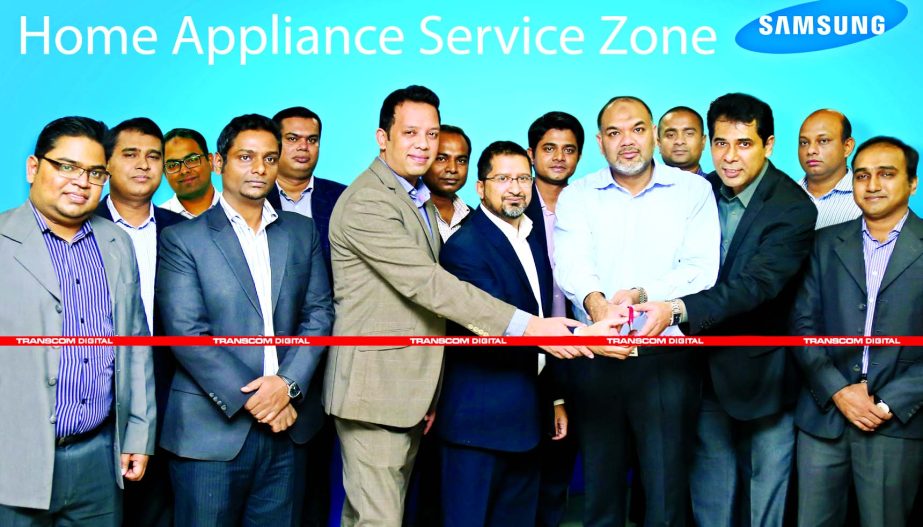 TanveerShahed, Head of Customer Service and Firoze Mohammad, Head of CE Business from Samsung and Arshad Huq, Chief Operating Officer and Yeamin Sharif Chowdhury, Head of Business from Transcom Electronics Ltd inaugurating Samsung Service Zone for Home Ap