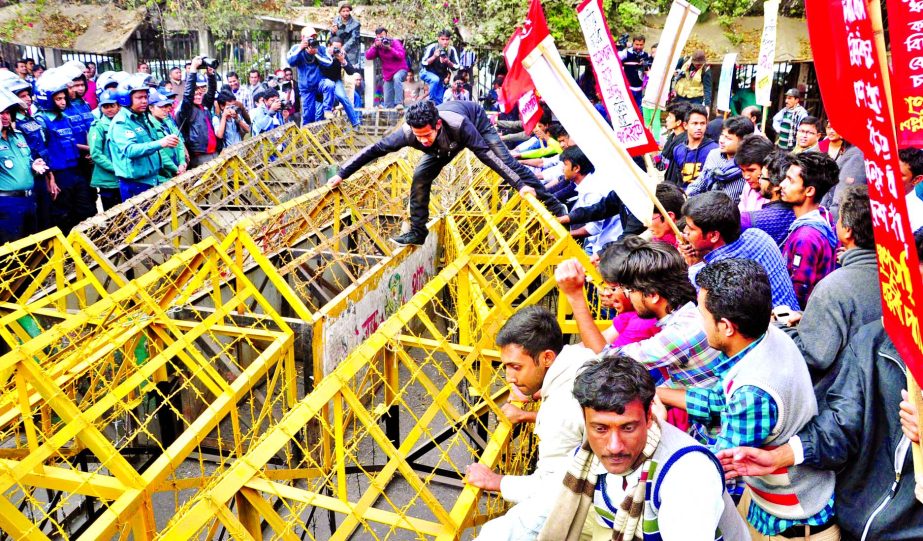 Ganatantrik Bam Morcha organizes agitation programme in front of Jatiya Press Club protesting Rampal coal-fired power plant was obstructed by police on Wednesday.