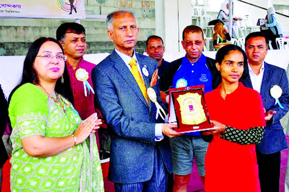 Vice-Chancellor of Dhaka University (DU) Professor Dr AAMS Arefin Siddique distributing the prize to a winner of the Annual Sports Competition of Bangladesh-Kuwait Moitree Hall of DU at the Central Playground of DU on Friday.