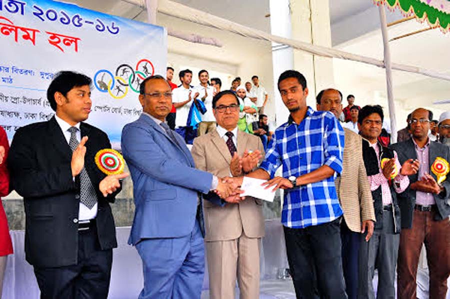 Treasurer of Dhaka University (DU) Professor Dr Md Kamal Uddin distributes the prize to a winner of the Annual Athletics Competition of Fazlul Haque Muslim Hall of DU at the Central Playground of DU on Saturday.