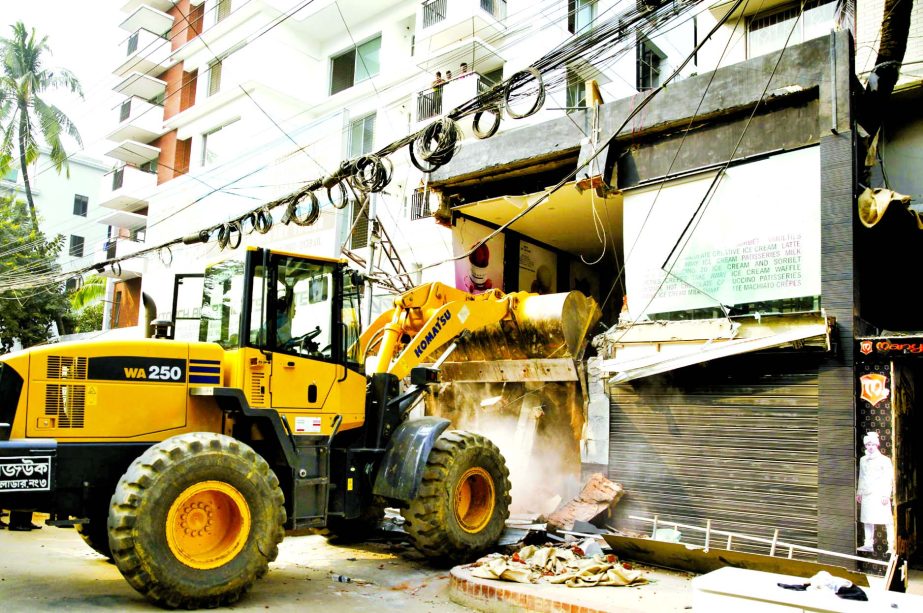 Rajuk authority on Monday demolishing unauthorised extended structure built on occupied land in city's Dhanmondi area.