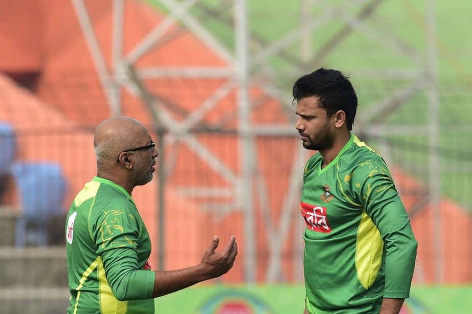 Bangladesh cricket coach Chandika Hathurusingha (L) talking to captain Mashrafe Bin Mortaza during a team training session at the Sheikh Abu Naser Stadium in Khulna on Tuesday.