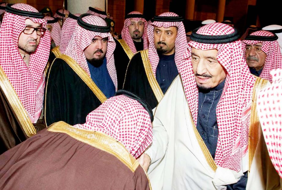 Well-wishers kiss the hands of their new leader King Salman bin Abdul Aziz (C) in a symbolic pledge of allegiance during a ceremony at a royal palace in Riyadh.