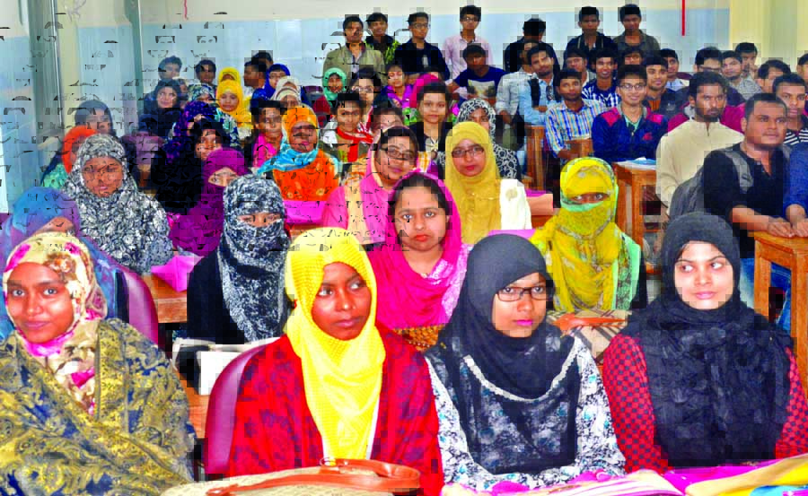 Classes of Dhaka University have resumed after eight days work abstention programme due to university teachers' movement. The snap was taken on Wednesday.