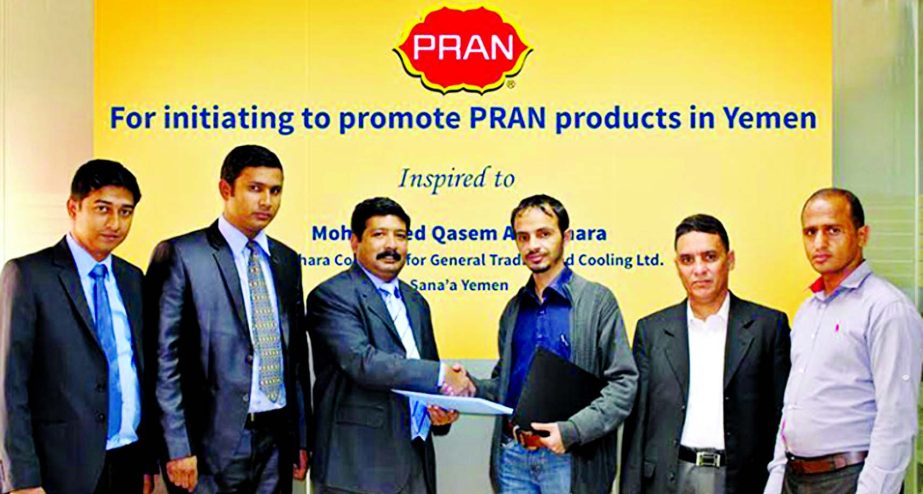 Md. Mizanur Rahman, Chief of Export at PRAN exchanging agreement documents with Mohammed Quasem, Managing Director of Almoshara Company at PRAN-RFL Centre in the city recently.