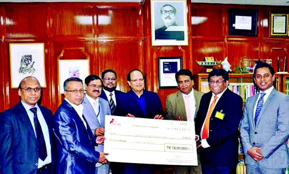 Sohail RK Hussain, Managing Director of The City Bank Limited handing over cheque for Tk 18 lacs to Dr. Toufic Ahmad Choudhury, Director General of Bangladesh Institute of Bank Management (BIBM) in the city recently. Bangladesh Bank Governor Dr. Atiur Rah