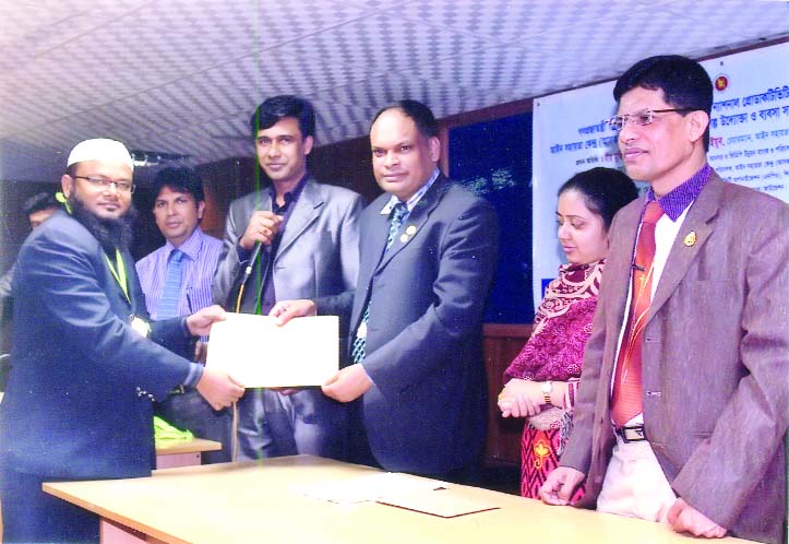 Bangladesh Youth Business Forum President Mahabur Alam Sheikh Rashel handing over medal and certificate to International Human Right ASOK Director Md Mosharraf Hossain Raju in the city recently. National Productivity Organisation (NPO) under Ministry of I