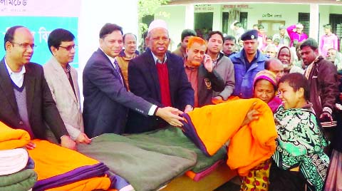 RANGPUR: Rangpur District and Session Judge Monjurul Basid distributing blankets among the cold- hit people of Shyampur at VIP Shahadat Hossain University premises organised by Prime Bank Ltd on Saturday.