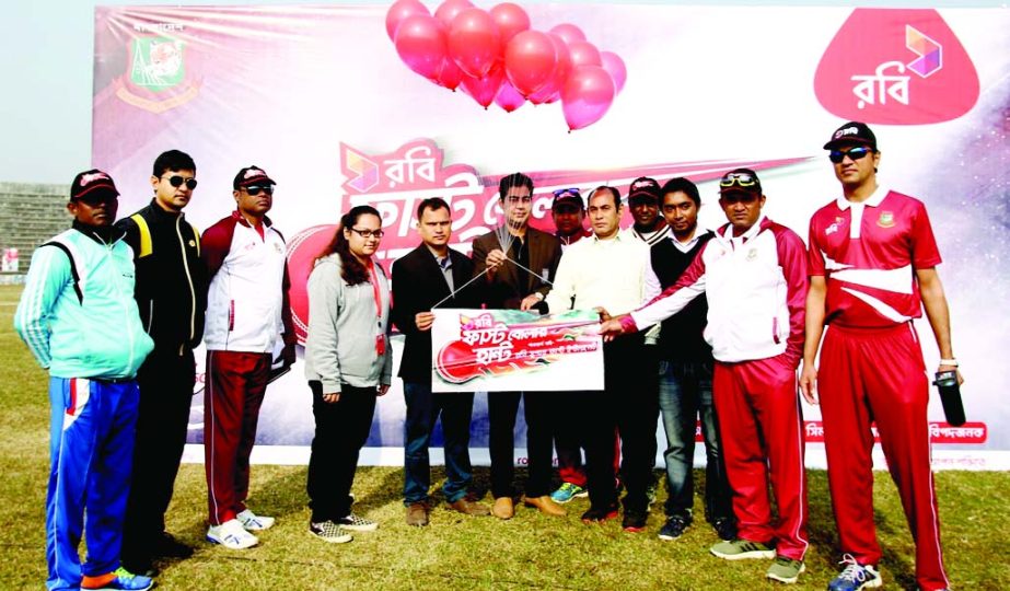 BARISAL: Mobile phone company Roby -Axiata arranged fast bowler talent hunt camp at Barisal Divisional Stadium of Tuesday.