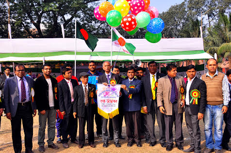 Vice-Chancellor of Dhaka University (DU) Professor Dr AAMS Arefin Siddique inaugurating the Annual Athletics Competition of the Father of the Nation Bangabandhu Sheikh Mujibur Rahman Hall by releasing the balloons at the Jagannath Hall Ground of DU on Wed