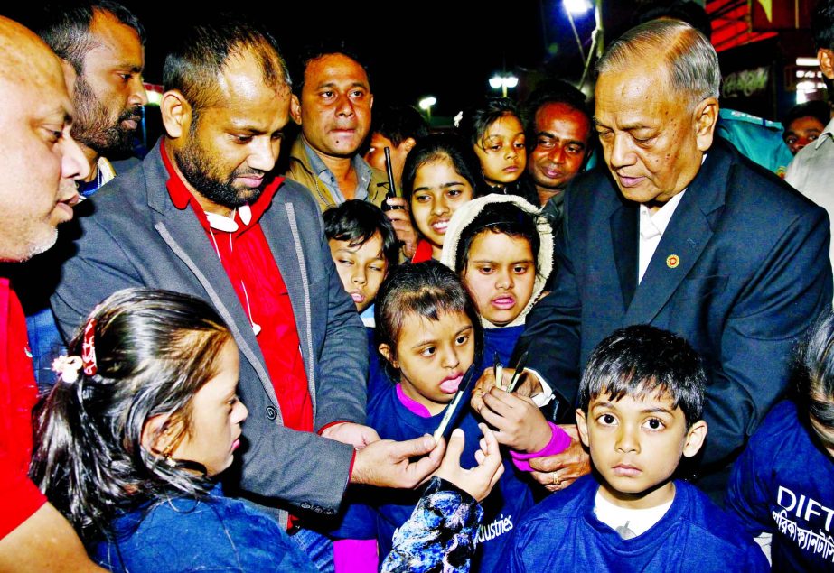 Sarika fantasy Amazing world, an entertainment park, is providing free entertainment for disabled and homeless children at Dhaka International Trade Fair. Promod Mankin, State Minister far Social Welfare spent some time with the disabled children on Thurs