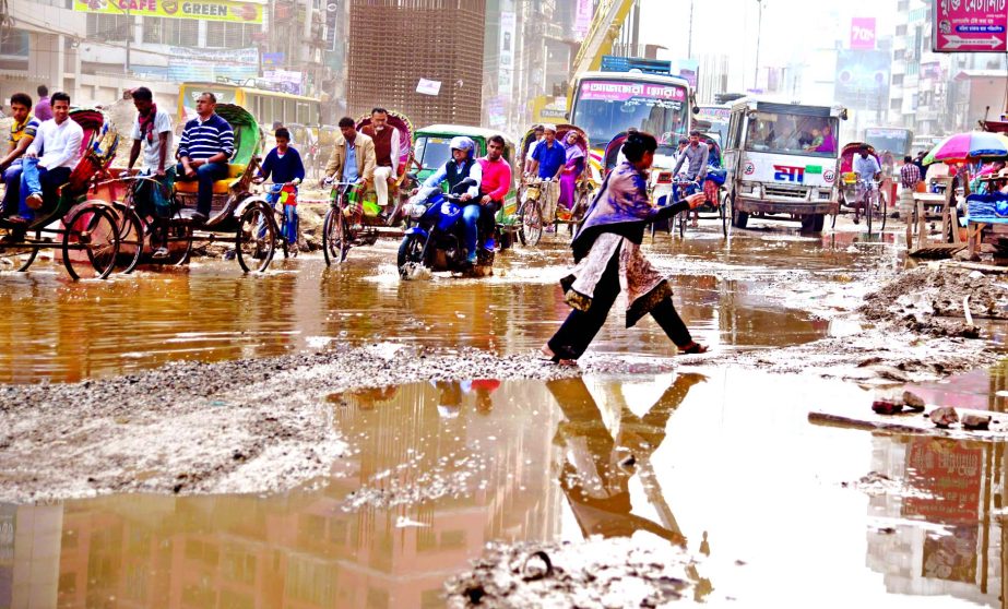 Mouchak-Malibagh area is in sorry state as sewage water flooded the thoroughfare due to poor drainage system causing sufferings to commuters. This photo was taken on Friday