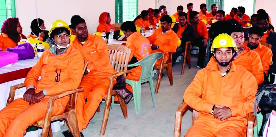 RANGPUR: The youth male and female urban volunteers participating in the concluding ceremony of a 3- day basic training on search and rescue , first aid and fire fighting for urban volunteers in Rangpur city on Saturday.