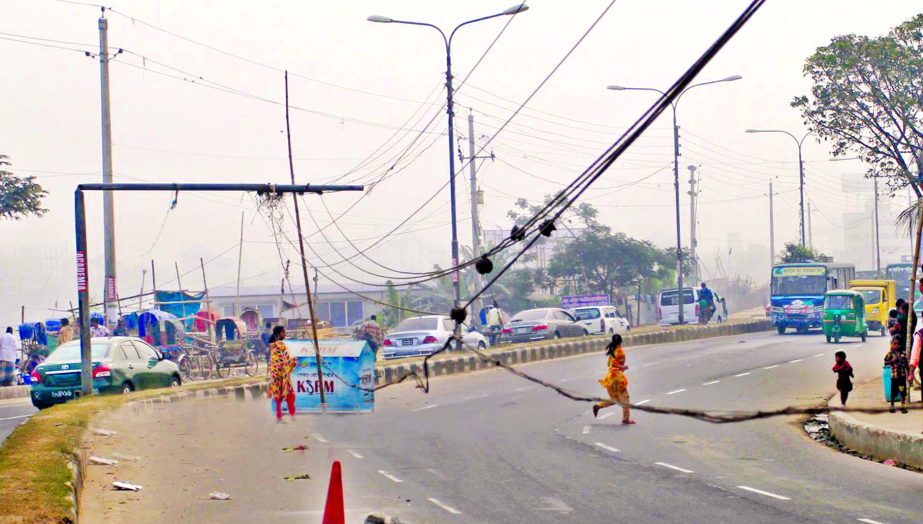 A high-voltage overhead power cable has come down to ground level at Kalshi Road following collapse of an electrical pole recently but till Sunday evening no service bodies took any action in this regard despite potential threat to pedestrians as well as