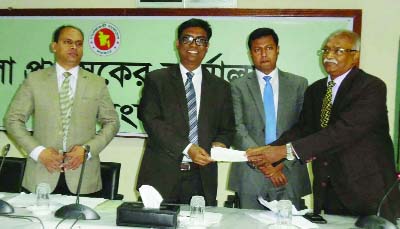 NARSINGDI: Adv Toimur Alam Khandaker, Chairman, Bangladesh Jatiya Deaf and Dumb Sangstha handing over cheque for Tk ten lakh to DC Abu Hena Morshed Jaman and president of the organisation on Tuesday.