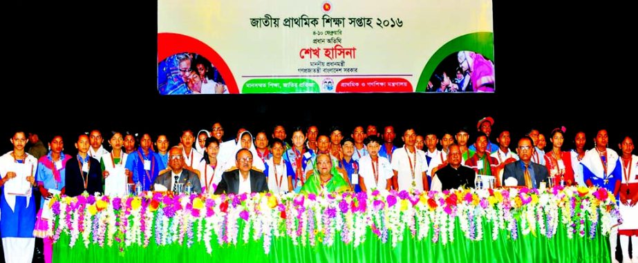 Prime Minister Sheikh Hasina poses for photograph along with the recipients of Primary Education Medal-2015 after the inauguration of National Primary Education Week-2016 at Osmani Memorial Auditorium in the city on Thursday.