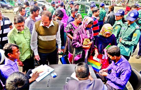 Minimum penalty: Pedestrians crossing the main thoroughfare avoiding foot over bridge had to pay fine imposed by the Mobile Court near Bangla Motor inter-section on Thursday.
