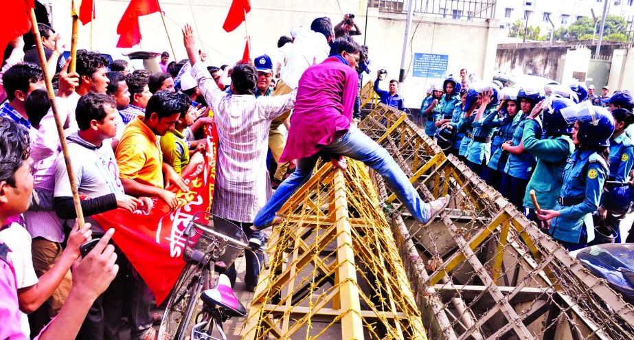 Workers of Tamishna Fashion Wear Ltd were obstructed near Labour Ministry while they were going to submit a memorandum demanding for paying their arears and opening the factory at Gazipur on Thursday.