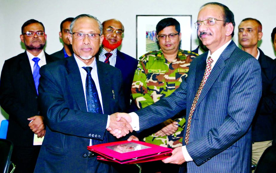 Brig General Sultanuzzaman Md Saleh Uddin, Director General of the National Identity Registration Wing exchanging document with Muhammad Abul Bashar, Deputy Managing Director of Islami Bank Limited at Election Commission office in the city on Thursday.