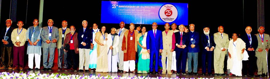 President Abdul Hamid poses for photograph along with journalists and other distinguished persons at a ceremony organized in observance of 25th founding anniversary of The Daily Star at Osmani Memorial Auditorium in the city on Friday.