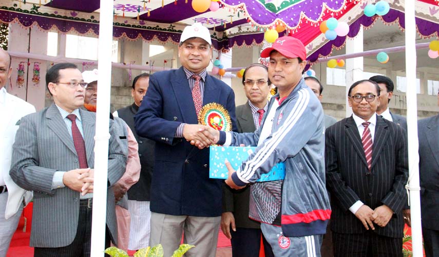 Chairman of Bangladesh Inland Water Transport Authority (BIWTA) Commodore M Mozammel Huq distributes the prize to a winner of the Annual Sports Competition of BIWTA at the Central Playground of Dhaka University on Saturday.