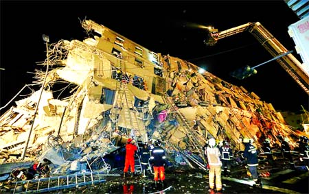 A 17-storey apartment building collapsed during an earthquake in Tainan, southern Taiwan, February 6, 2016. Internet photo