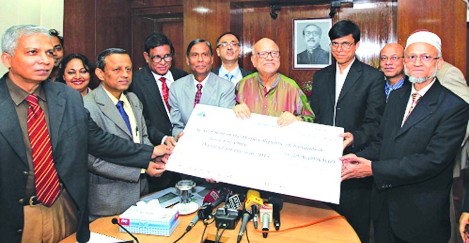 Finance Minister Abul Mal Abdul Muhith, receiving a cheque of TK 10 crore as cash dividend for the year 2014 from BDBL Board of Directors Chairman Md Yeasin Ali, Director Sahabuddin Ahmad, Md Ekhlasur Rahman, Md Abu Hanif Khan, Managing Director Dr Md Zil