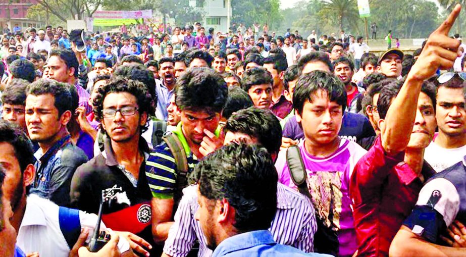 Students of Comilla University blocked Dhaka-Chittagong Highway on Monday demanding punishment to miscreants involved in recent attack on their bus which halted the vehicular movement for hours causing sufferings to commuters.